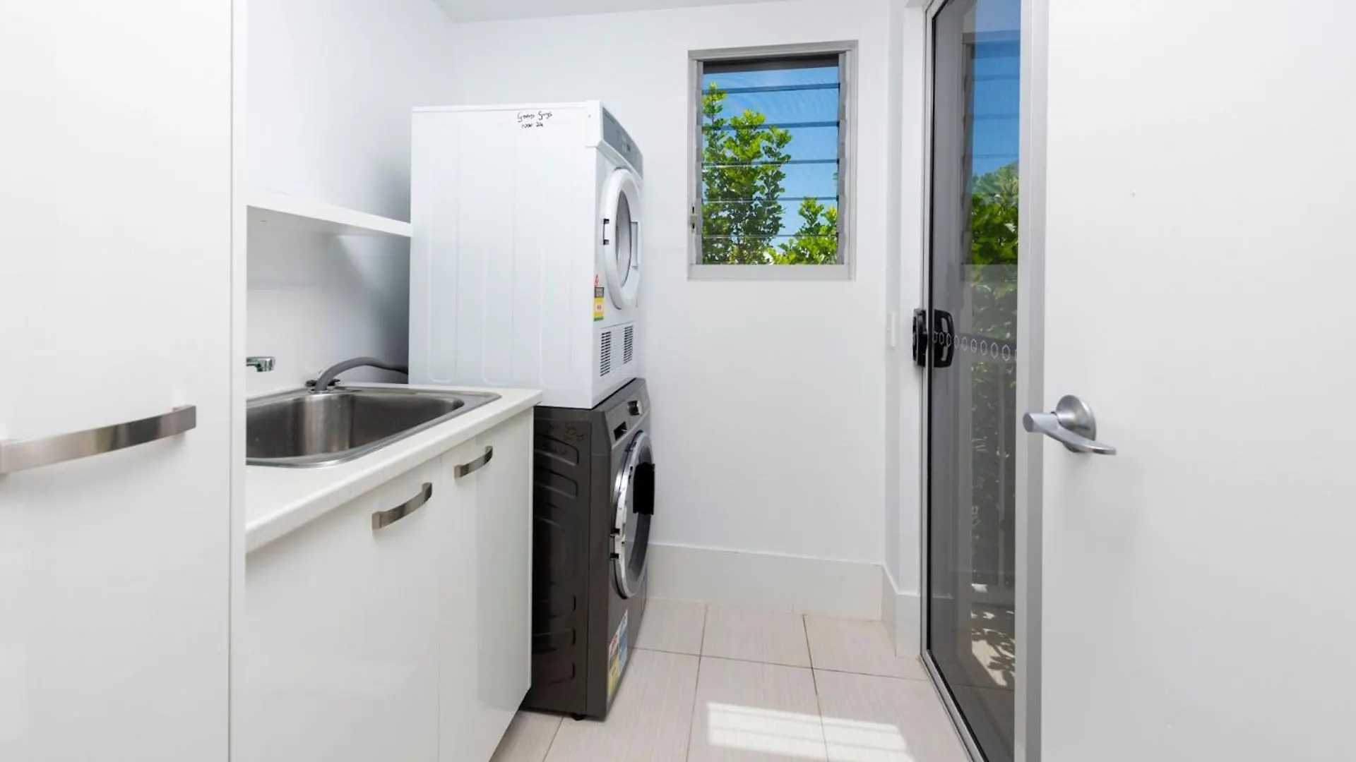 Kooinda Oceanview 3Bdr Apartment Urangan